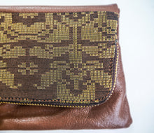 Reya Foldover Clutch ( Brown )