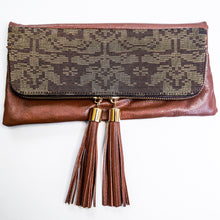 Reya Foldover Clutch ( Brown )